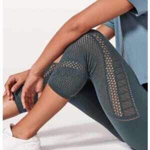 Lululemon Reveal Crop Interconnect *18" size 4 in Gravity